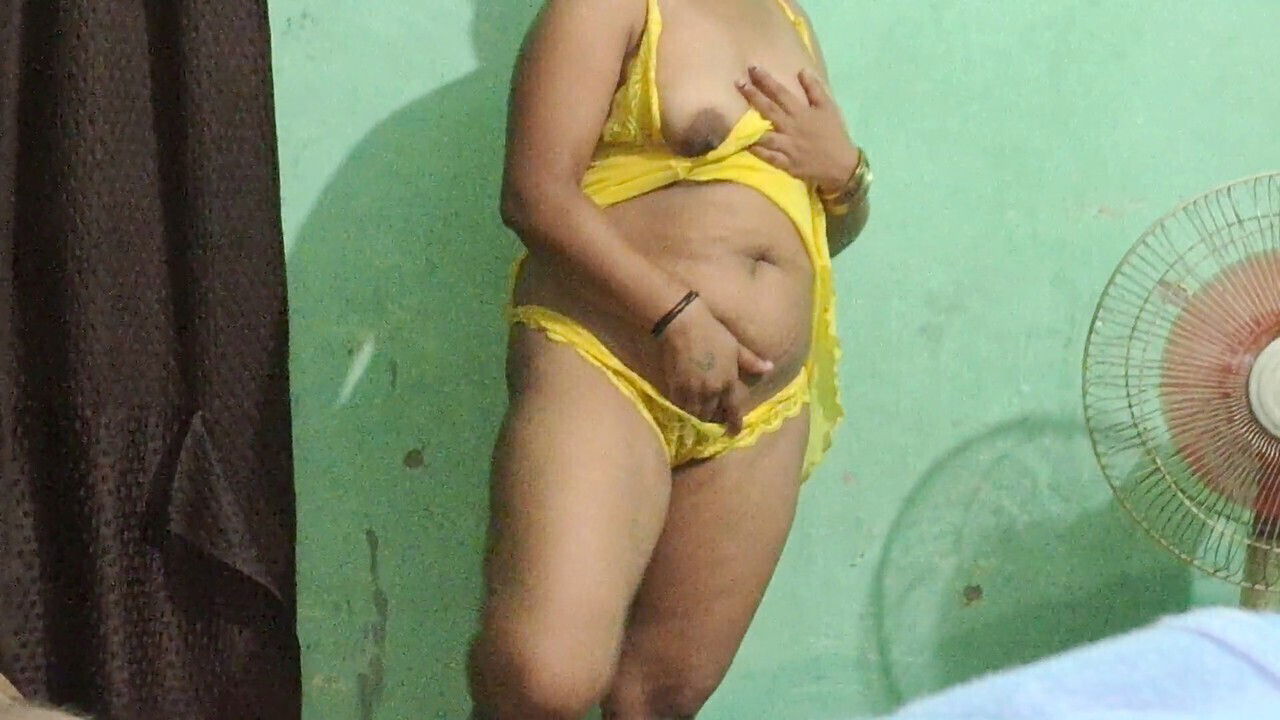 Sensual enjoys fingering giving blowjob