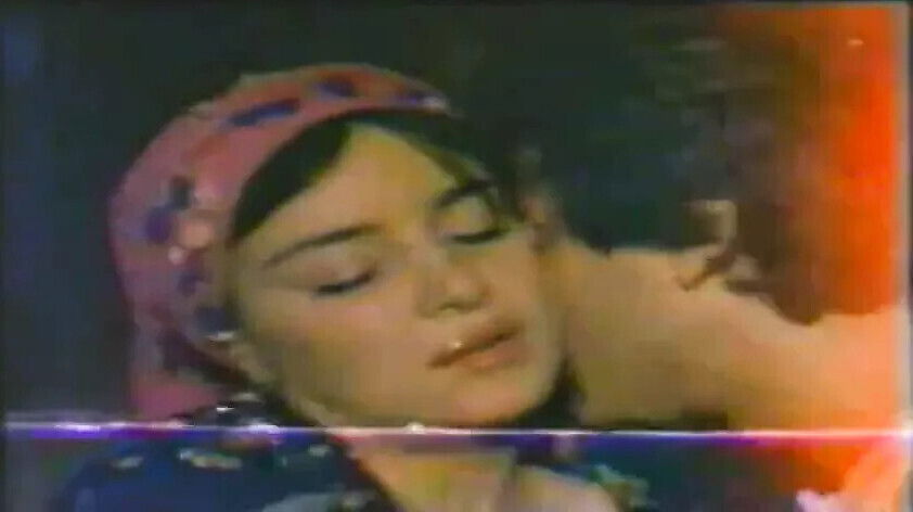 ARZU OKAY ORGASM SIKIS SALIH GUNEY