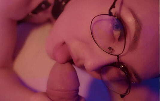 Perverted pissing face milf'_s mouth fuck her.