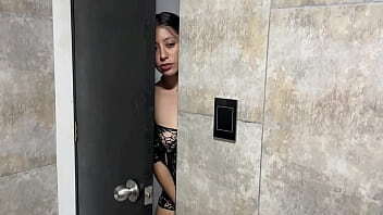 hago un trio con mi madrastra y mi hermanastra y me corro dentro de sus apretados co&ntilde_os