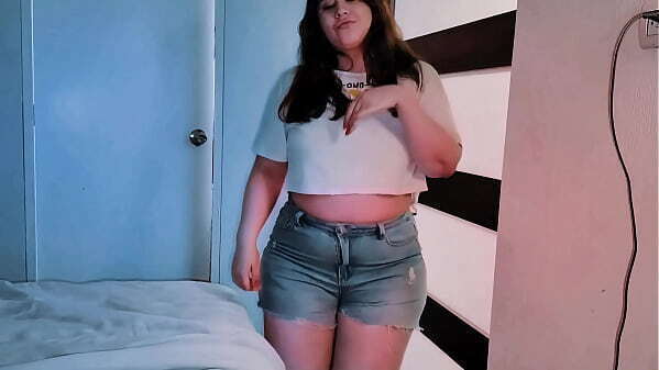 Cute Thick Girl Twerks Bedroom Lets Doggystyle Fuck