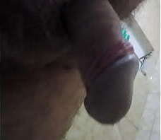 Aquela mijada gostosa pela manh&atilde_ ao acordar.