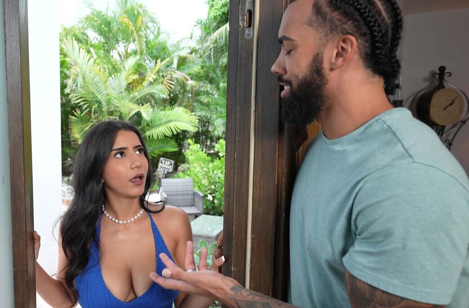 Tattooed Roxie Sinner with gets penetrated