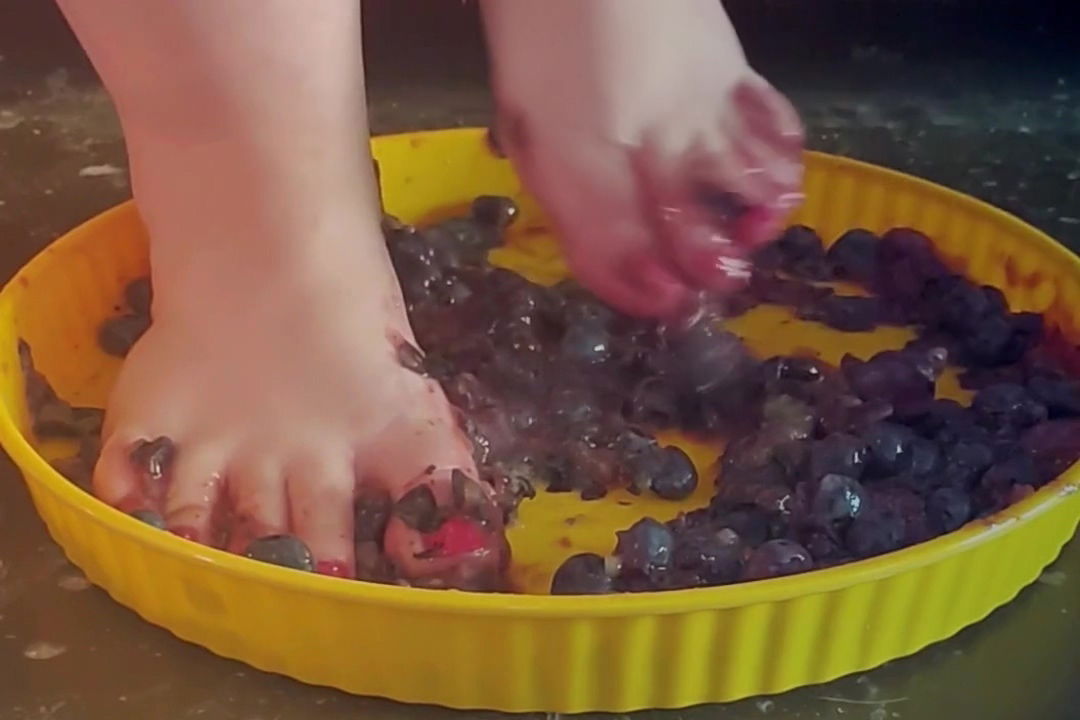 Feet Smash Miss Blackberry