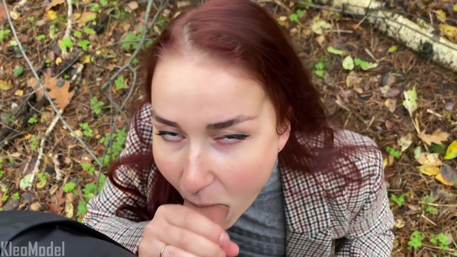 Blowjob Park From Red-haired Girl Coat Kleo Model