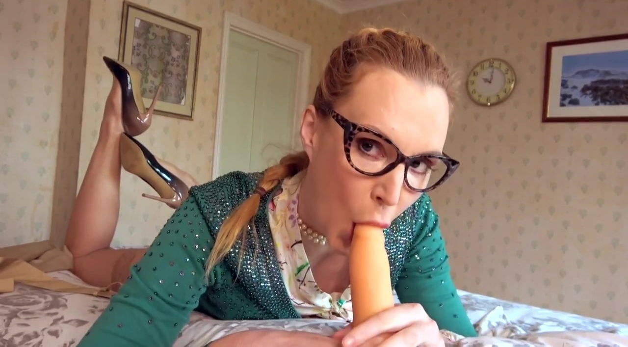 Ariel Anderssen Auntie Spots Your Hard