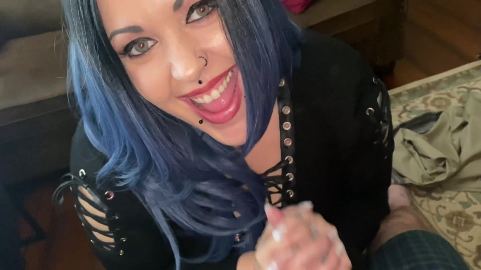 Cinnamon Anarchy Gives Head Living Room