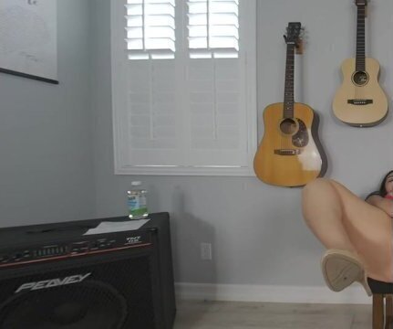 Solo Latina girl,Luna Leve rubbing hairy twat,in