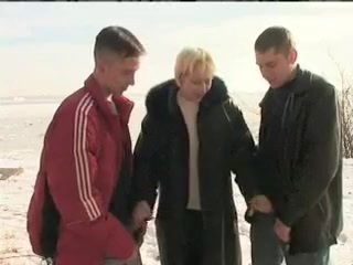 Moden Kvinde Unge Fyre (danish Title)