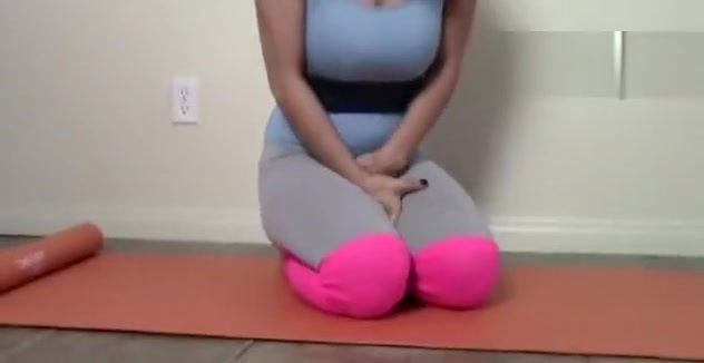 Kymberly Jane wetting her jeans pissing