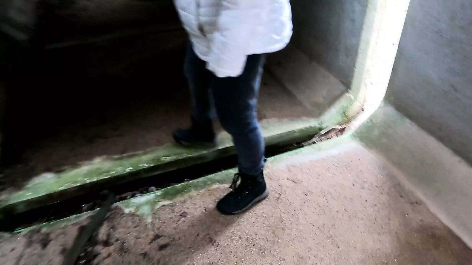 Slapping naked tunel