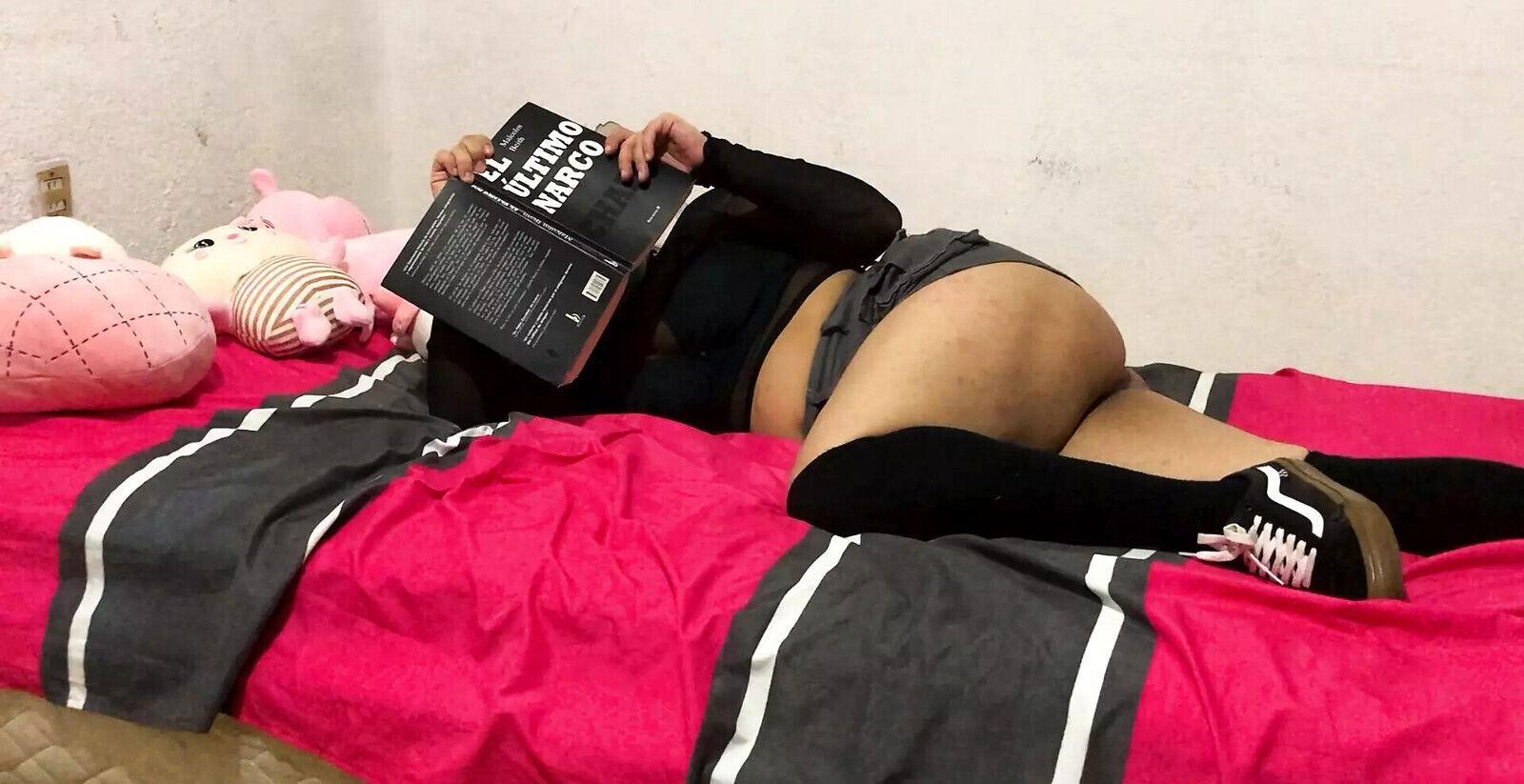 CHEATING FINDS STEPDAUGHTER TOUCHING HERSELF DOESN'T MISS MOMENT GIVE DICK