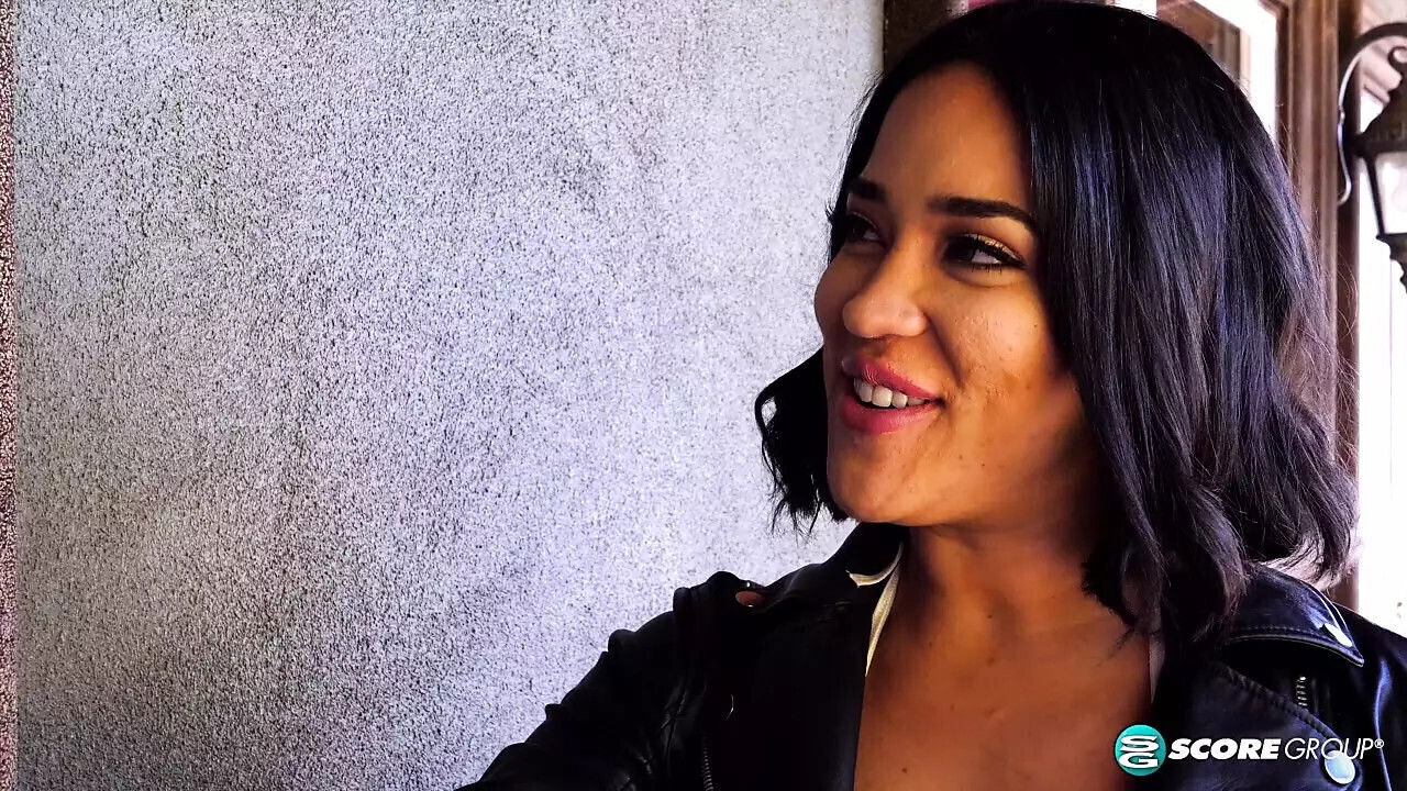 Sahara Leone fucks photographer