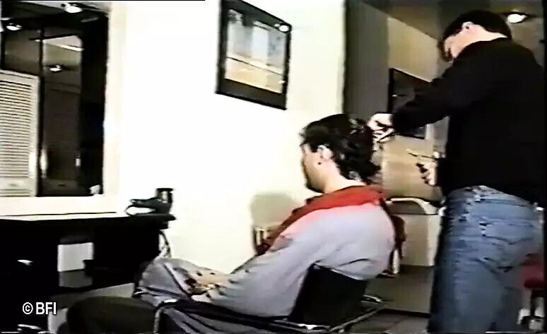 Amateur woman spanked hairdresser