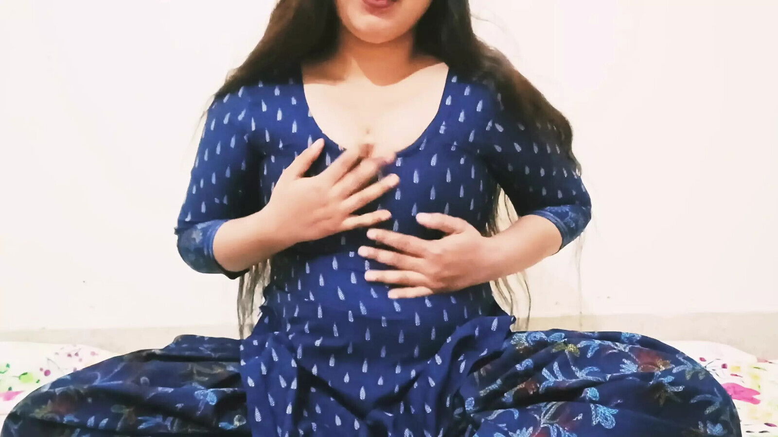 Cute desi college girl fingering leaked Indian girl