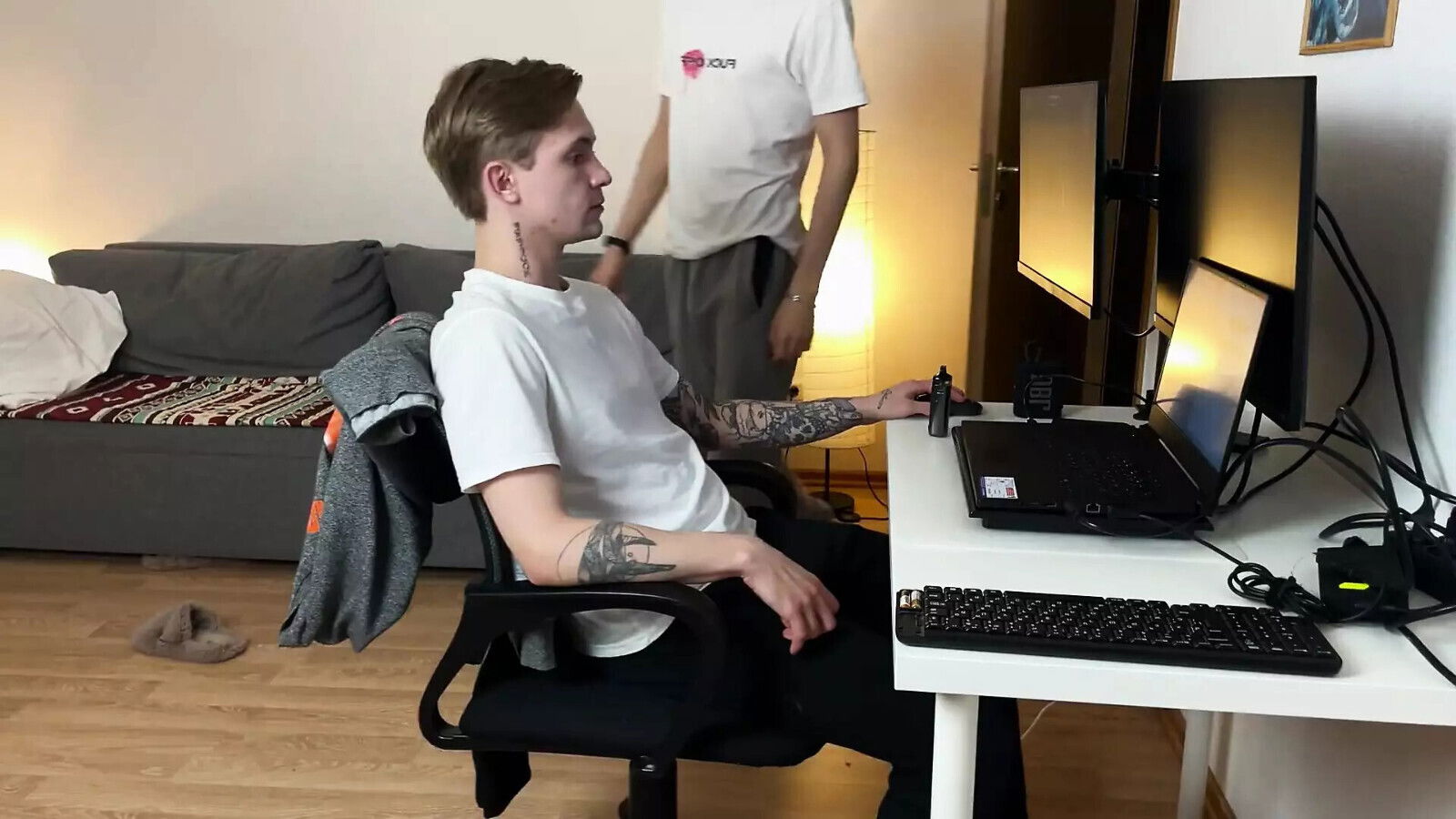 Twink distracted from work, with fucked Twink's tight asshole cummed