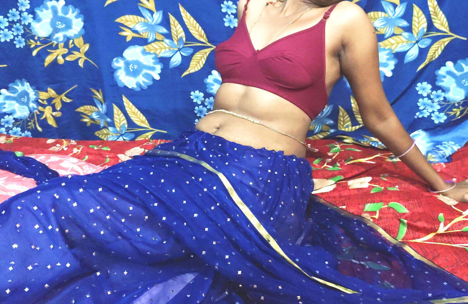 bhojpuri housewife dancing blue saree with full josh