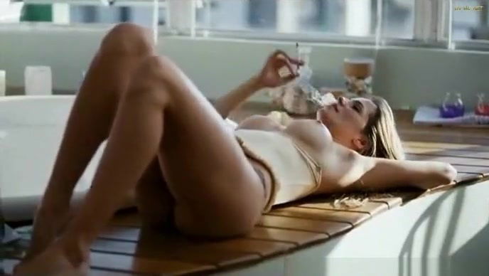 Atriz Deborah Secco pelada caiu video