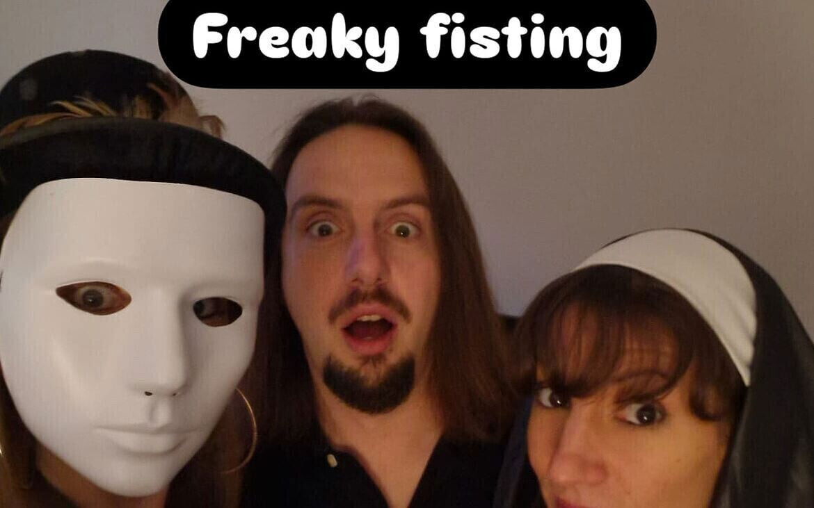 Tries Double Fist Alice Maze