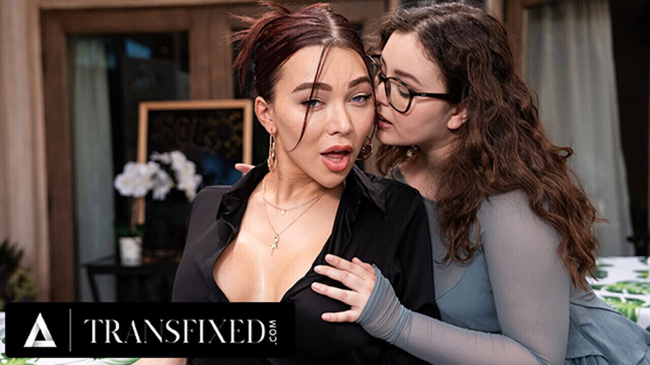 TRANSFIXED Waitress Emma Rose Rekindles With Bestie Leana Lovings During After Hour