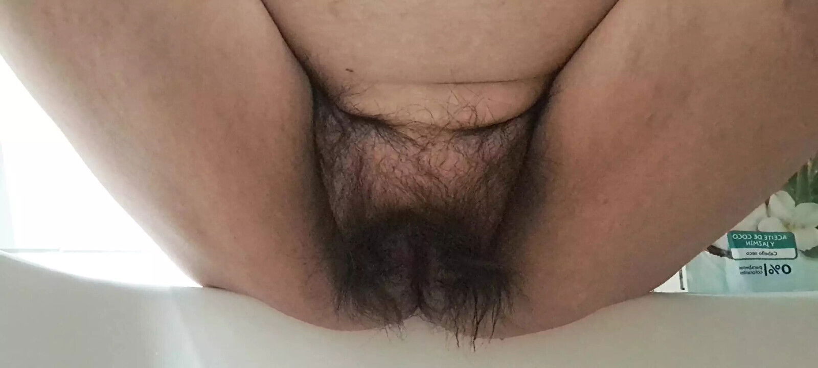 Mature milf spreading pussy