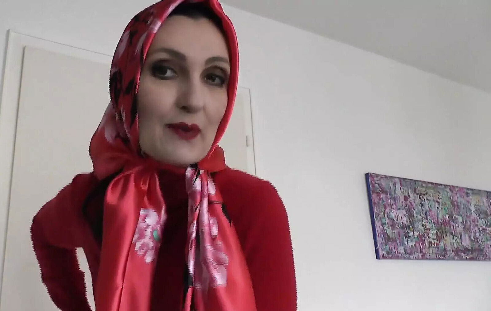 Lady Victoria Valente Showed Elegant Satin Headscarves with Cashmere Turtleneck Sweater