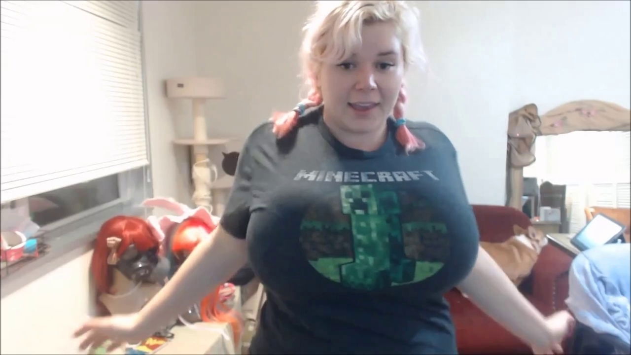 Penny Underbust Fanservice Friday: Tight Tops