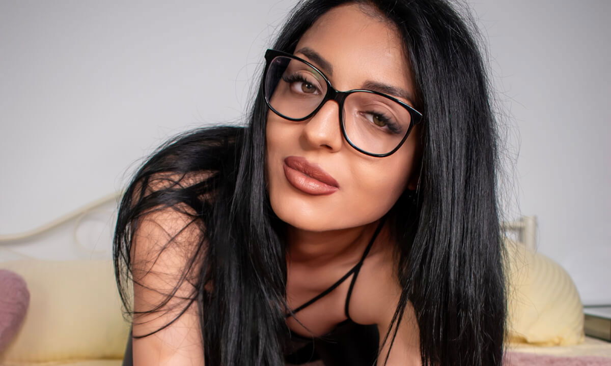 Ebony Eighteen - My Gift To You - Vrstars