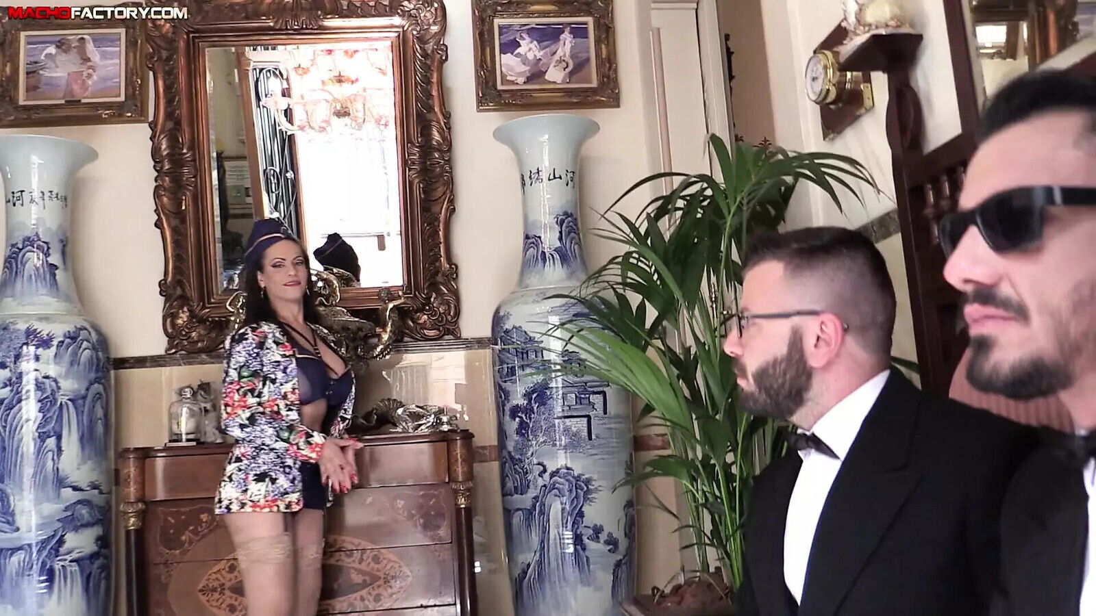 Lustful Grin Gillis tandem fucking waiter