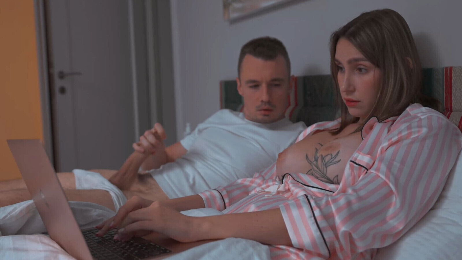 Neighbour distract MILF from work, helps with hand share bed, fuck