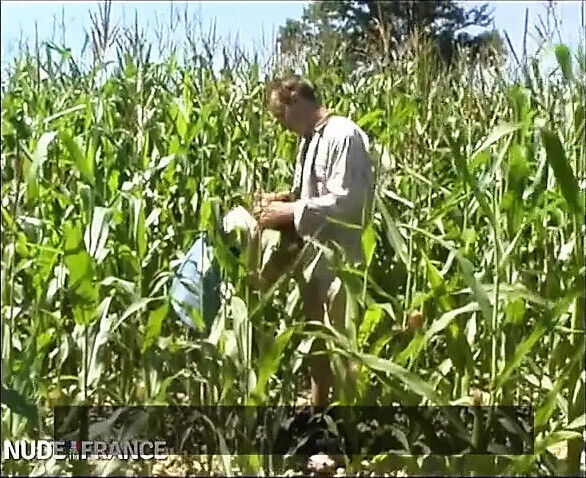 Voyeur joins exhib couple sunbathing bang girl threeway