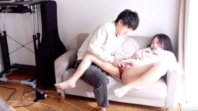 【初体験】小柄な巨乳JDが初めての手マン♡ポルチオ開発されて何度も大量潮吹き