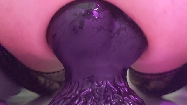 Close extreme stretching with massive knot dildo