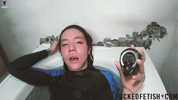 Skinny Sattira xunderwater bathtub spandex sexy