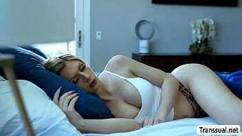 Horny Vanessa lets Jade breakfast pussy