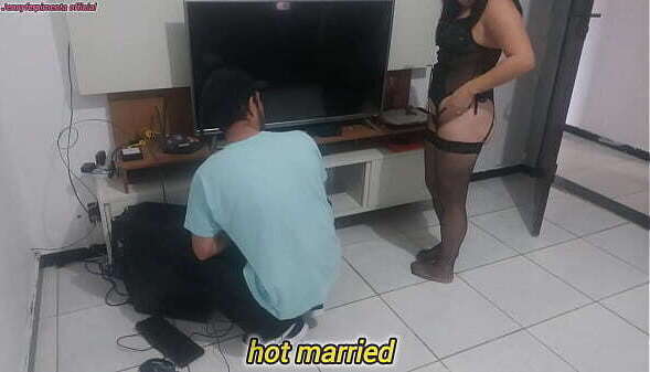 Dona casa reclama t&eacute_cnico marido n&atilde_o percebeu lingerie nova. coloca pede opini&atilde_o t&eacute_cnico!