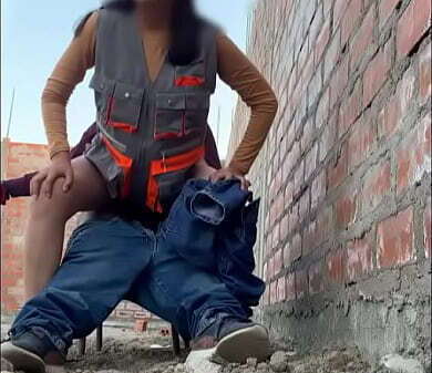 jefe obra folla haciendo practicas arquitectura