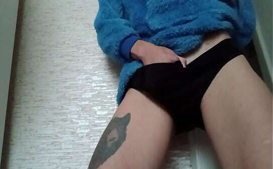 Young skinny student girl cums three times public kitchen dorm