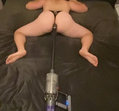 Huge bubble butt vacuum cleaner masturbation
