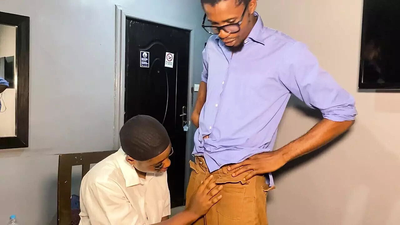 Unintelligent student came grades stretching pussy