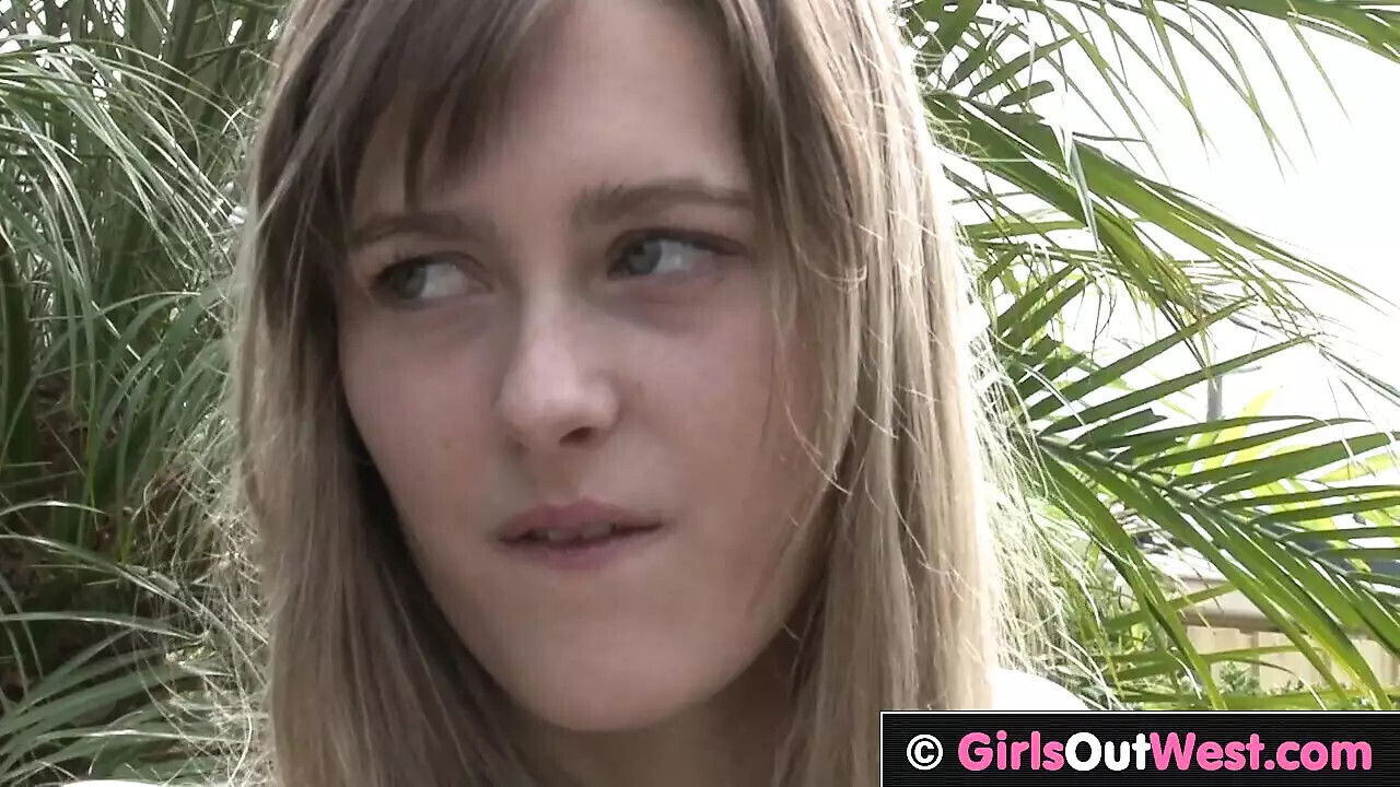 Horny skinny amateur girl gets fucked backyard