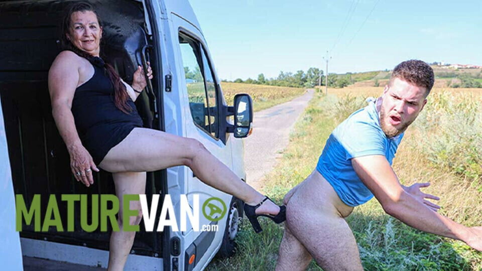 Vittoria Fucking MatureVan