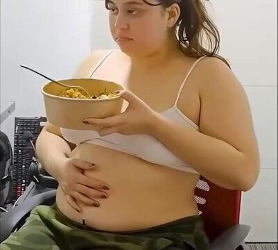 Nicole Eats Mexican Bowl Gets Roundy Belly