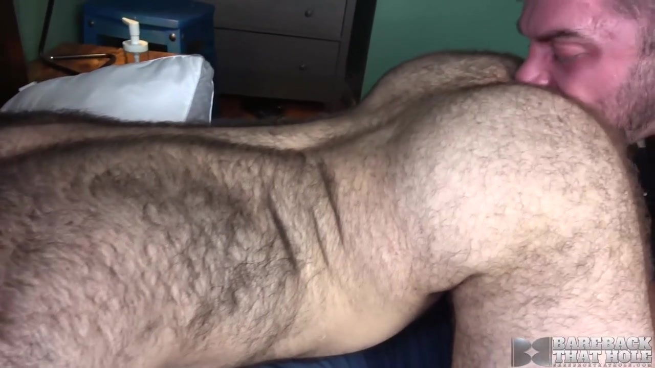 BAREBACKTHATHOLE Horny Jeremy Feist Drills Ducky Hungry