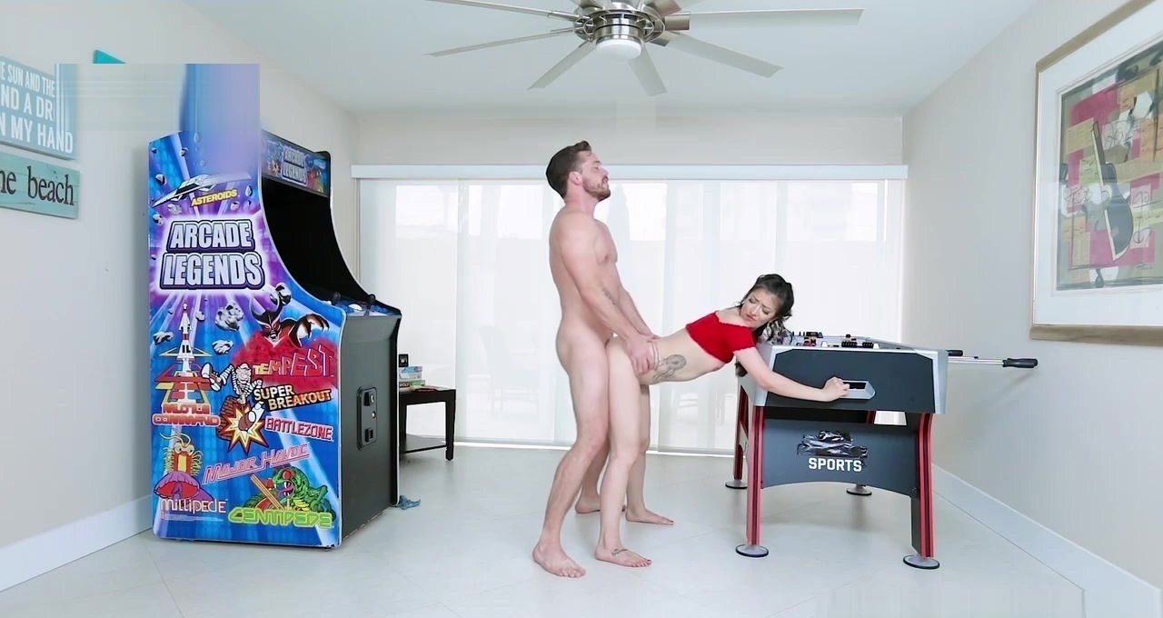 Coralee Summers gets wetter and wetter as the stud whips out his peen