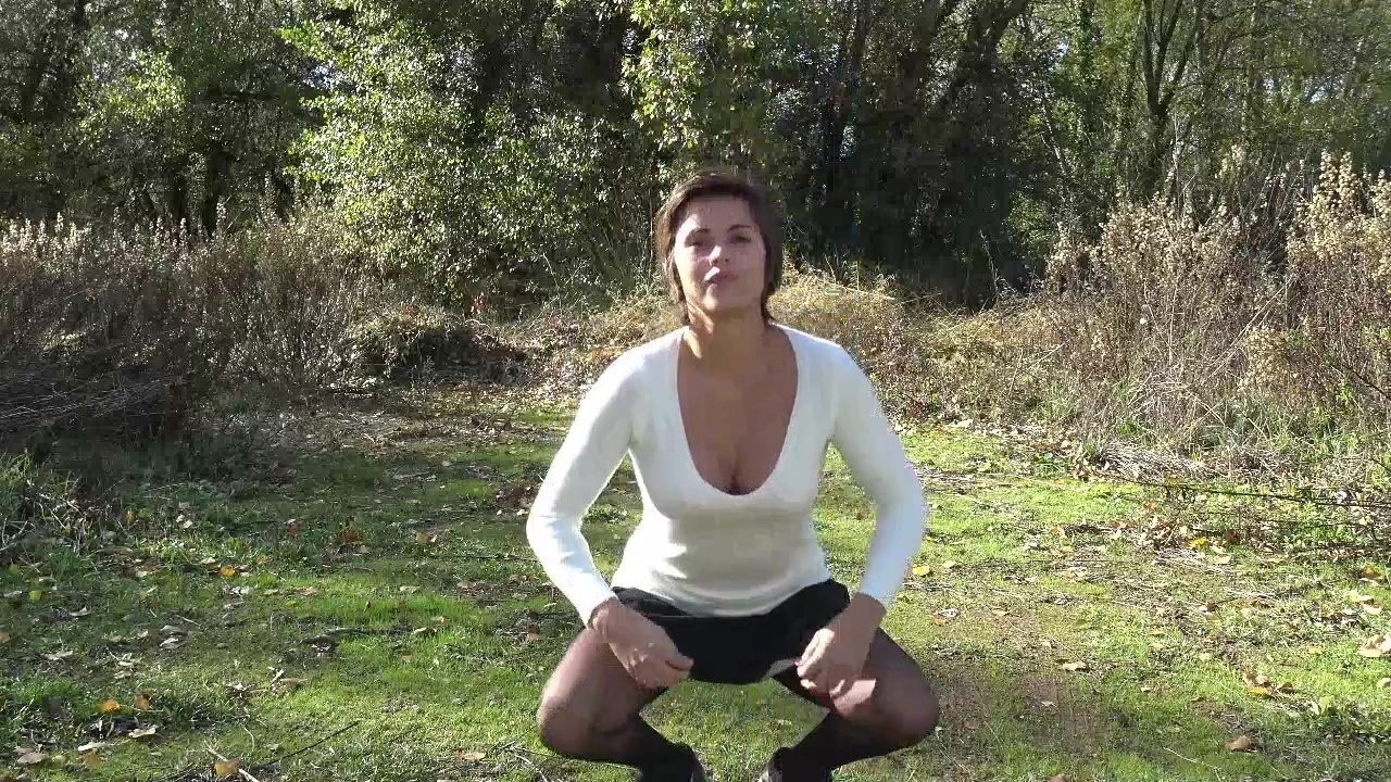 teen skirt squirt outdoor coquine u00e9jacule dehors Alouqua