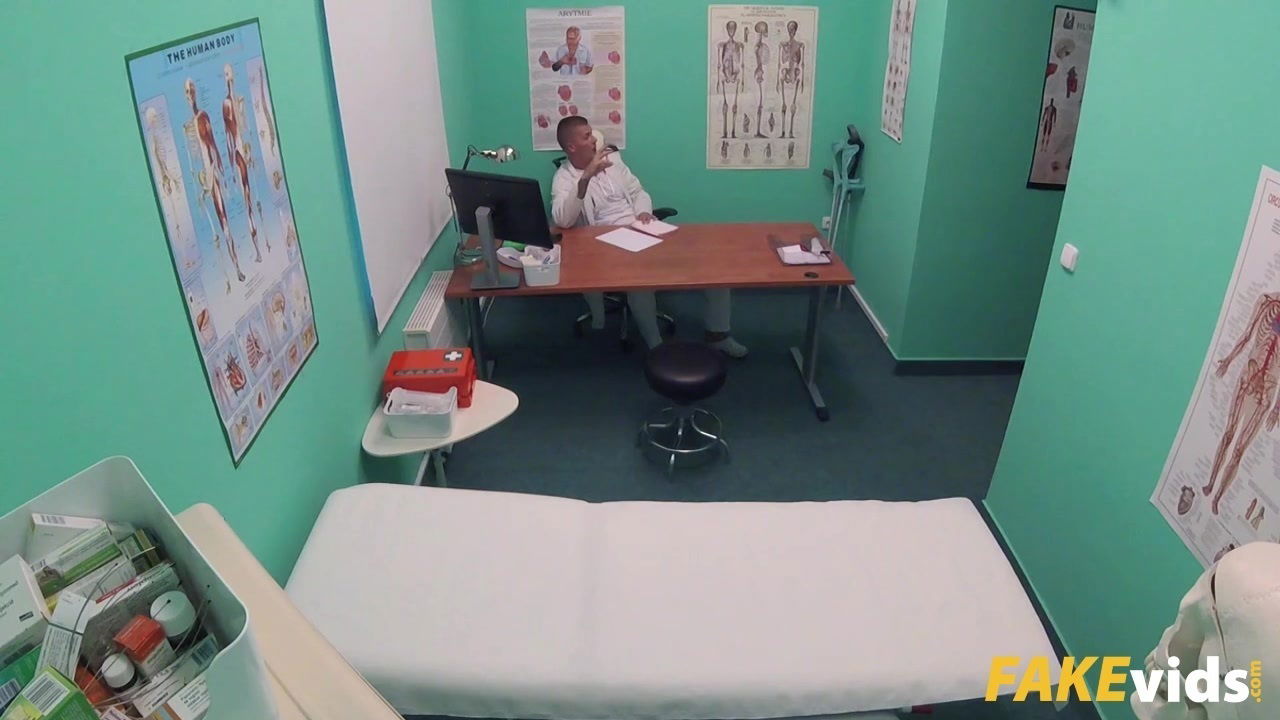 Bulgari Tattooed hottie squirts orgasms