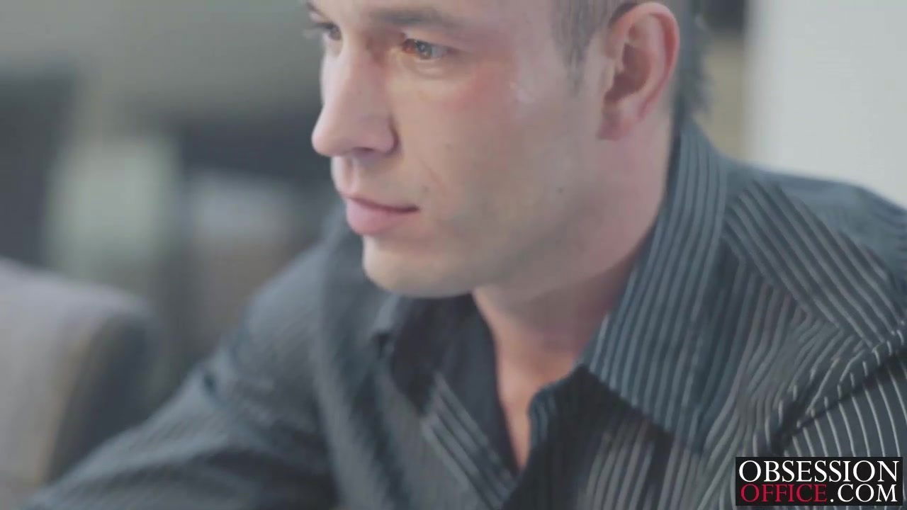 Kitty cries pleasure Johnny's pushes deep