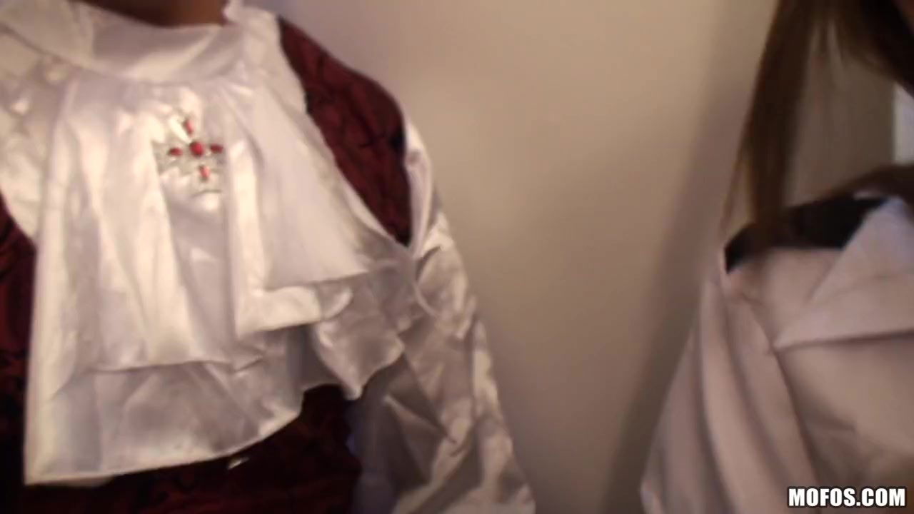 Margo, Rina Ryder Halloween Preparations