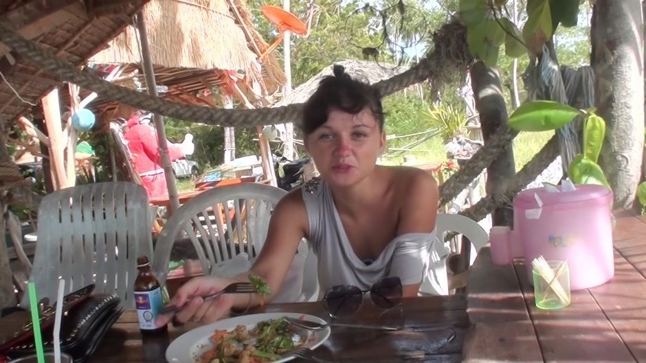 Bella Margo sloppy blowjob hardcore beach